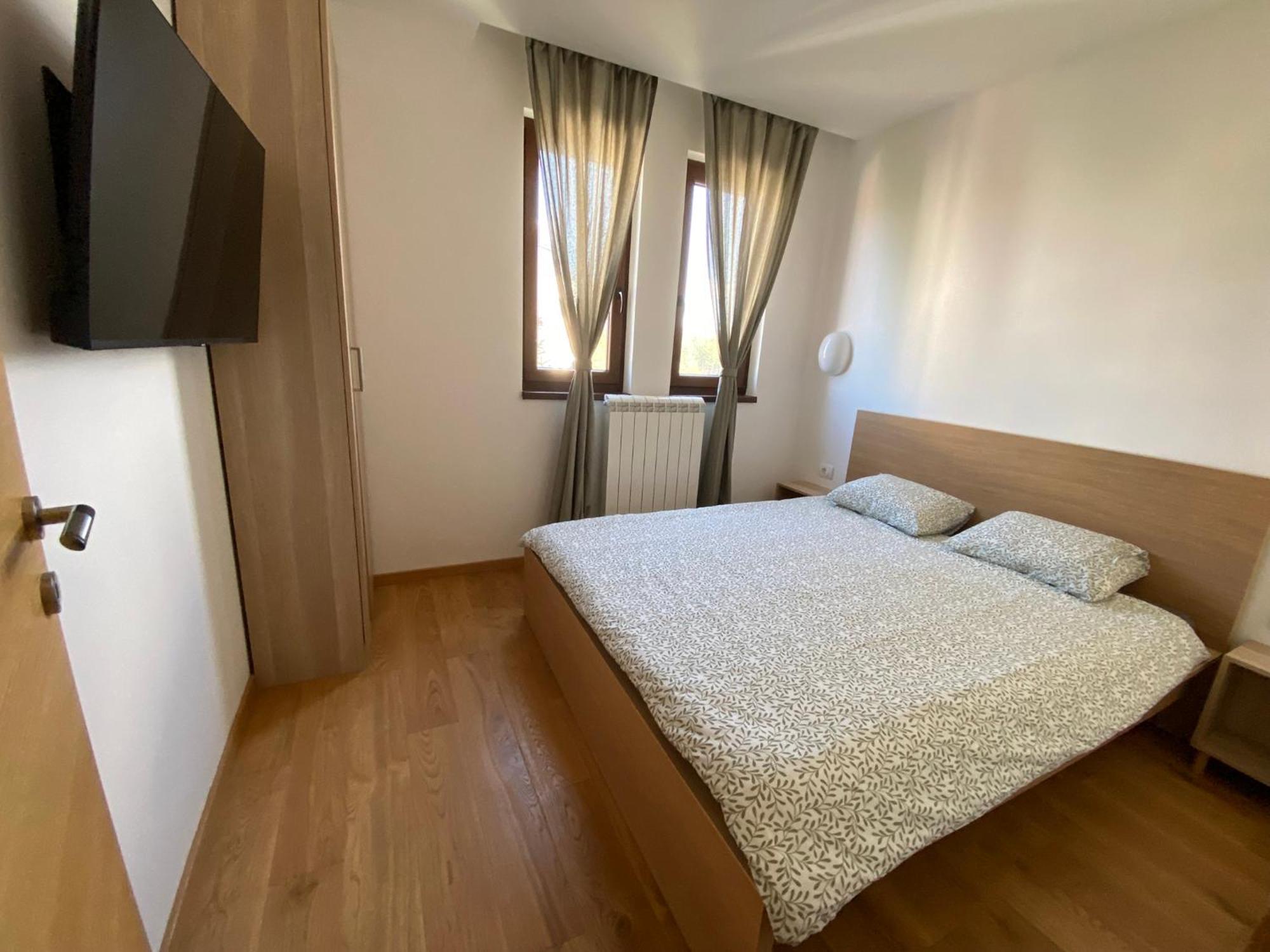 Coco Leo - Mona Apartment